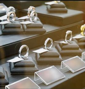 RFID joyas apnaqañax machaq industria minorista ukan solucionanakaparuw apnaqasi